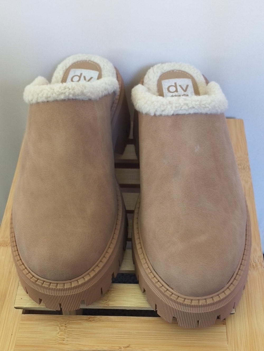 NWOT DV by Dolce Vita Tan Faux-Shearling Mule Clogs Size 9